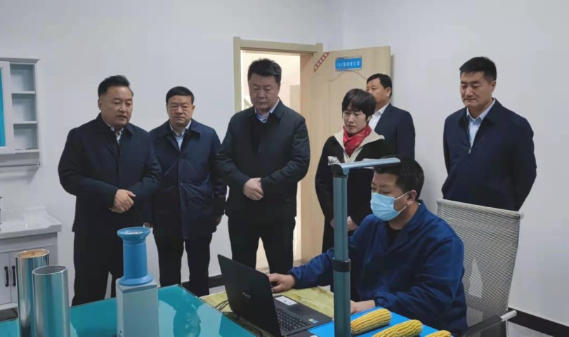 酒泉市政府黨組成員、副市長哈里別克來敦煌種業(yè)調(diào)研指導工作